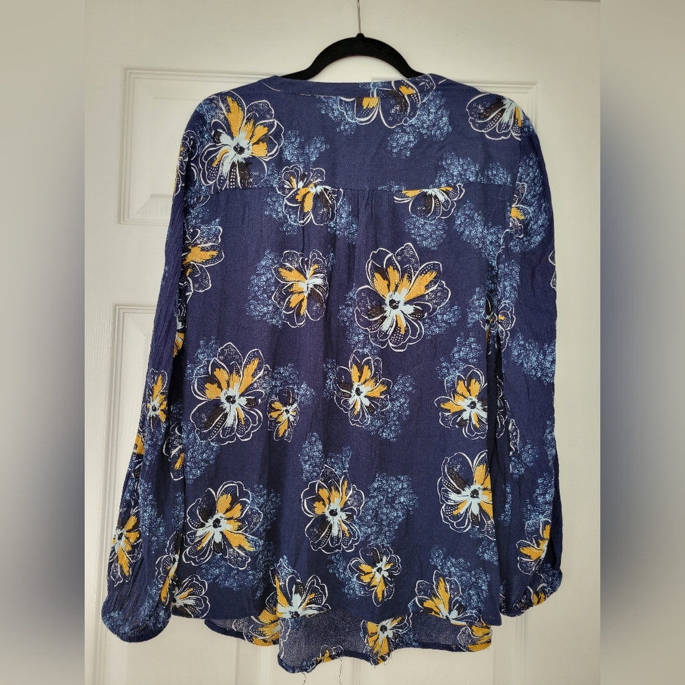 Women's Style & Co. Navy Floral Blouse Size XL - Picture 2 of 4
